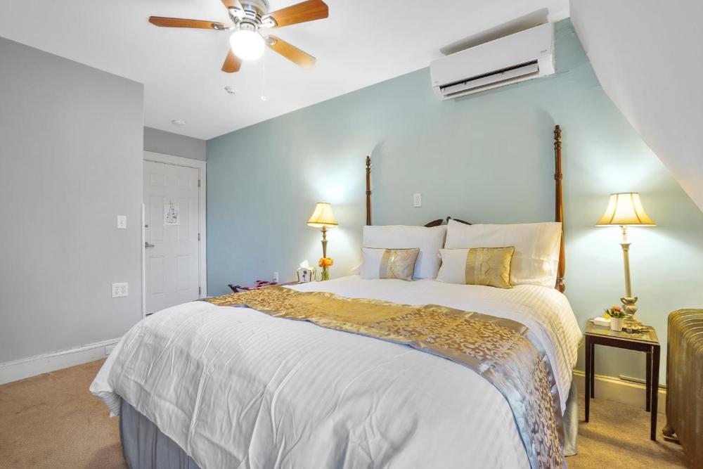 DeBary Inn