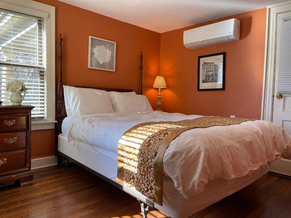 Basic Double Room interior